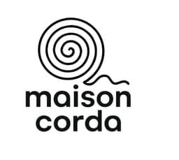 Objets réalisés en corde tressée (dessous de plat, dessous de verre, dessous de bouteille, panier) et bijoux réalisés en dentelle de frivolité 