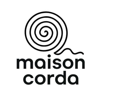 Objets réalisés en corde tressée (dessous de plat, dessous de verre, dessous de bouteille, panier) et bijoux réalisés en dentelle de frivolité 